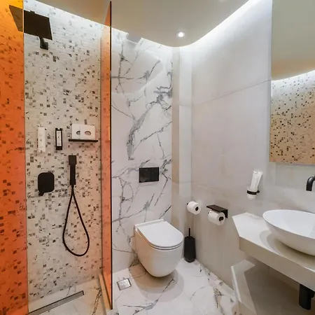 מלון דירות Moderi Luxury 4*