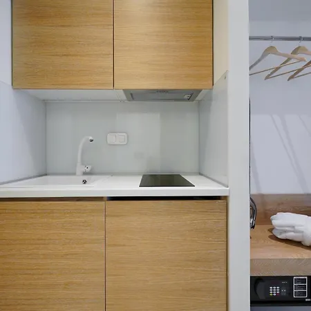 Moderi Luxury מלון דירות 4*