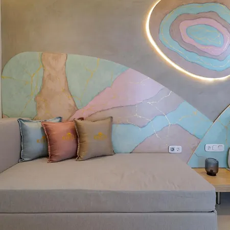 מלון דירות Moderi Luxury 4*